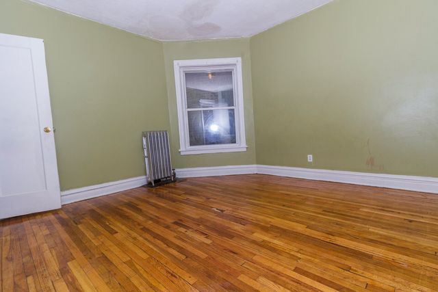 Interior Photo - 6022-24 S Eberhart Ave