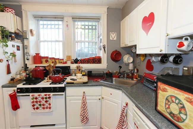 Photo - 2647 N Sacramento Ave Apartment