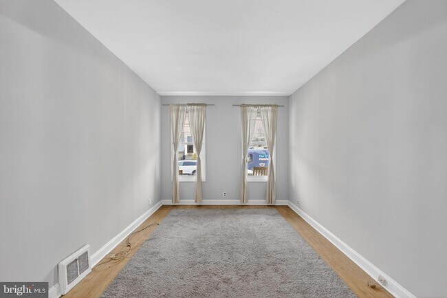 Foto del edificio - 4332 Mitchell St