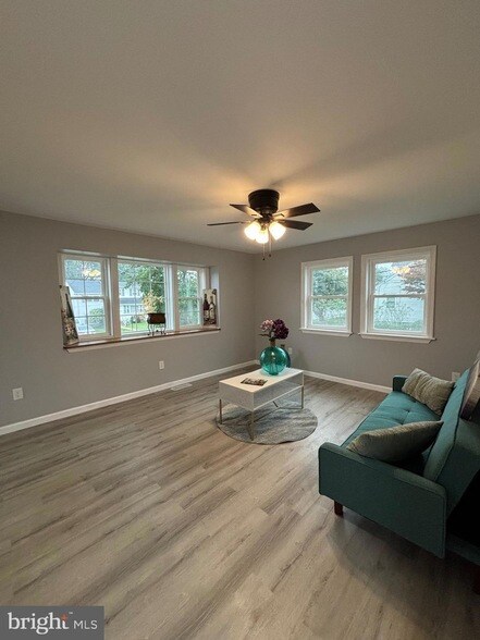 Foto del edificio - 120 Phillips Ave