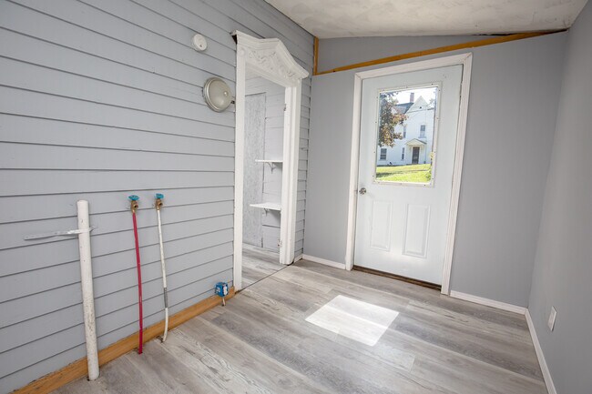 Foto del edificio - 399 S Division St