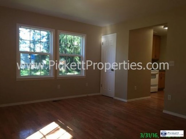 Building Photo - 3771 Erlands Point Rd NW