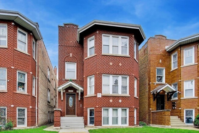 Building Photo - 1822 Gunderson Ave