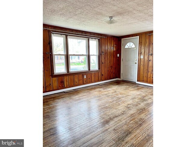 Building Photo - 1016 White Oak Rd