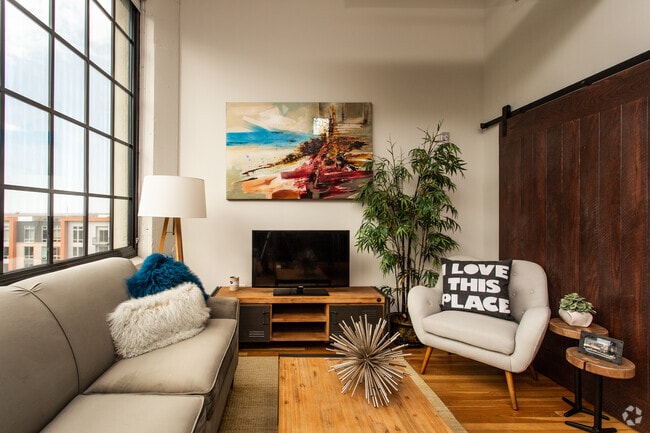 1BR, 1BA - 563-593 SF - A Loft - The Julian