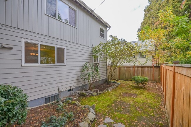 Building Photo - 6124 NE 28th Ave
