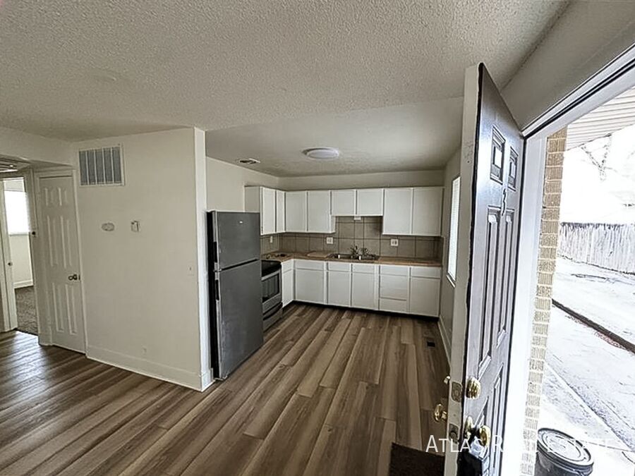 Foto principal - Newly Remodeled Ground Floor Unit | 2 Beds...