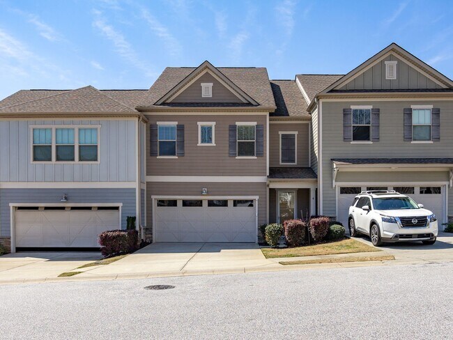 Foto del edificio - **MOVE IN SPECIAL! 50% off first month's rent!!** Spacious 4BR Townhouse with 2-Car Garage Near D...