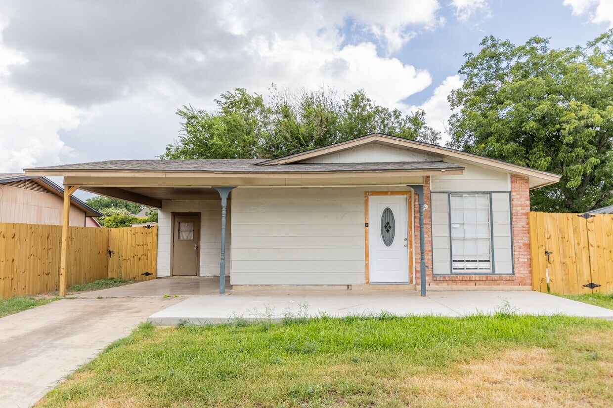 Primary Photo - 442 Crestfield Dr