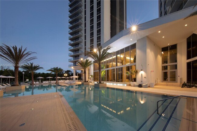 Foto del edificio - 16385 Biscayne Blvd