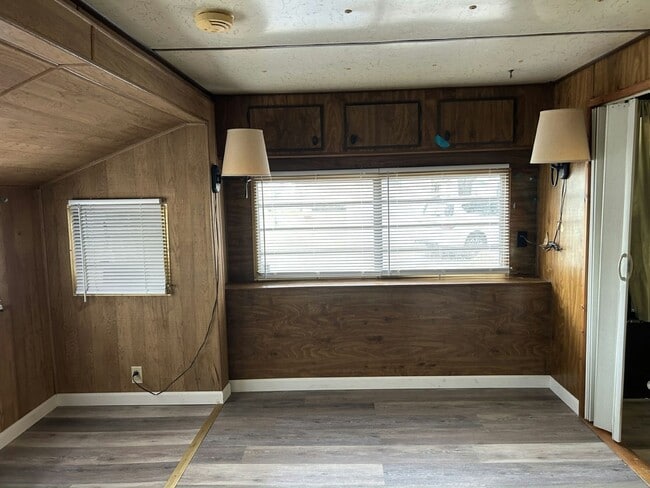 Building Photo - 38651 Tarr Dr