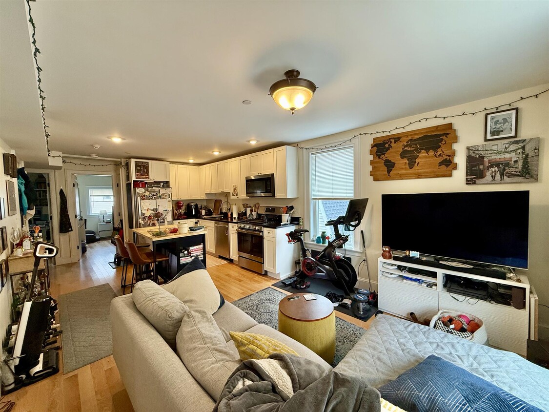Primary Photo - 26 Putnam St