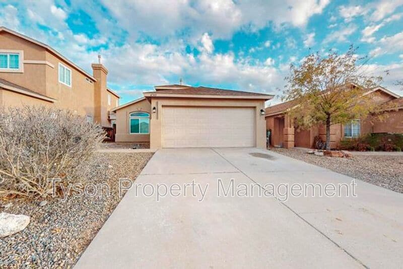 Foto principal - 4740 Jessica Dr NE