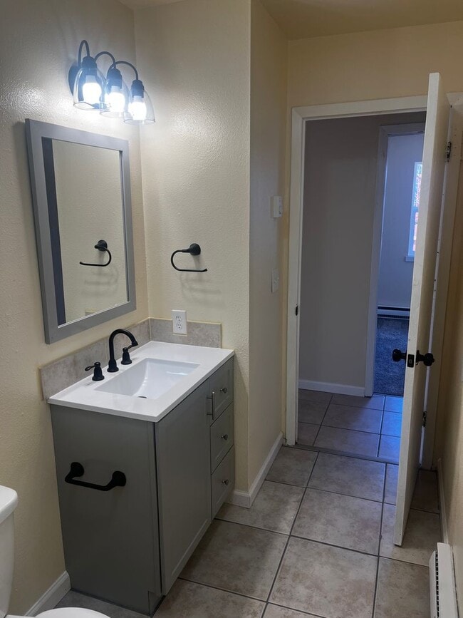Building Photo - Pre-Leasing- House For Rent In Brush!