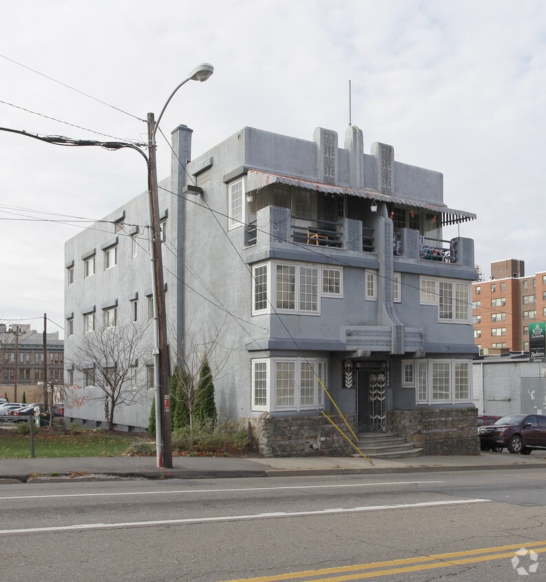 Building Photo - 635 Mulberry St