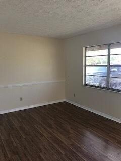 Foto del edificio - 693 SW Heather Street