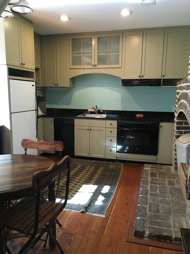 Building Photo - 1 br, 1 bath House - 17.5 Wentworth Street