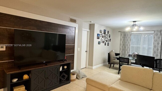Foto del edificio - 1705 Palm Cove Blvd