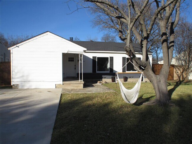 Building Photo - 11743 Broadmoor Dr