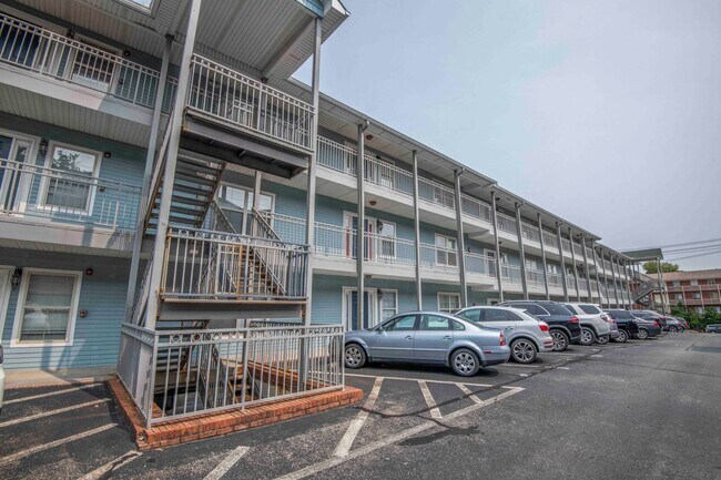 Foto del edificio - Knoxville 37916 - 3 bedroom, 2 bath condo in UT area, Short term rental considered @ $3400 a mont...