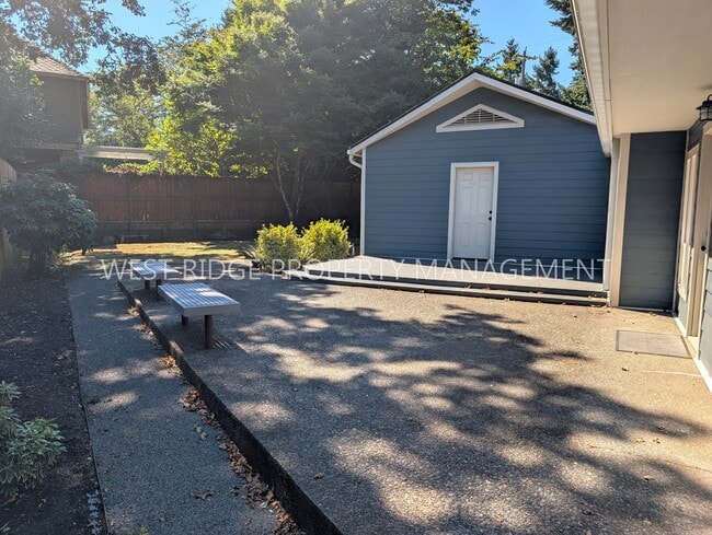 Building Photo - 4884 Lamont Way