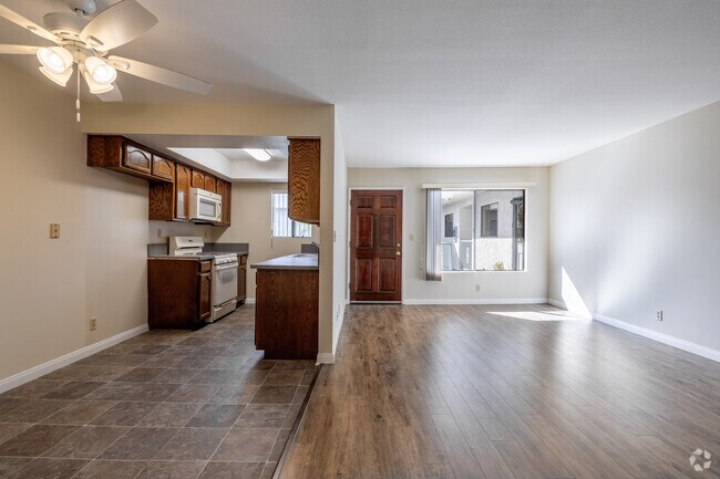 2HAB, 2BA - 1,000 ft² - 515 East Elmwood Ave