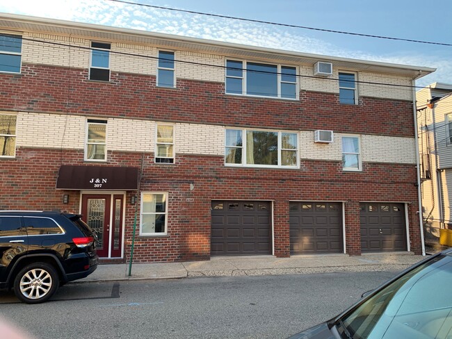 Ventanas grandes. - 307 9th St