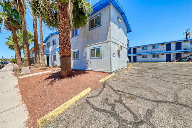Building Photo - 2433 Clifford Ave