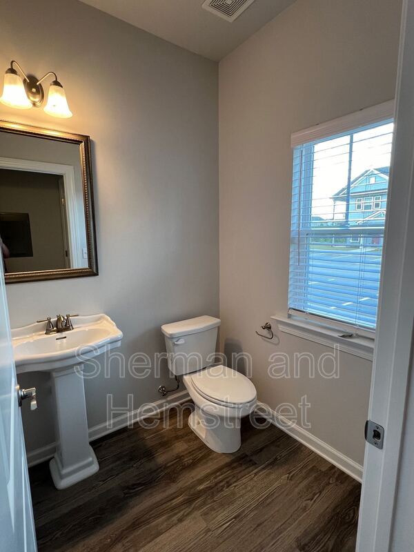 Building Photo - 7008 Hummingbird Dr