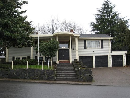 Building Photo - 5 bedrooms