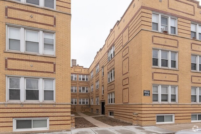 Building Photo - 4409 N Kenneth Ave