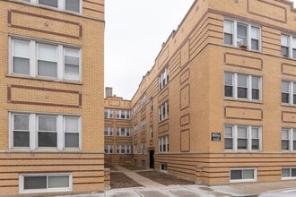 Building Photo - 4409 N Kenneth Ave