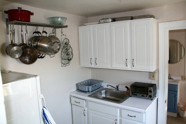 Kitchen - 602 E Fort Ave
