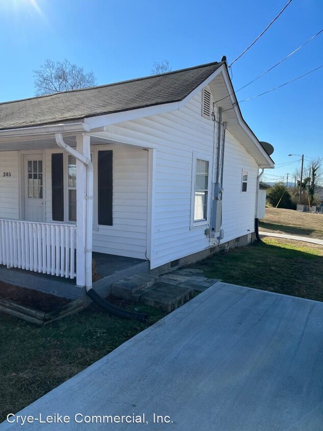 Primary Photo - 2 br, 1 bath House - 305 East Washington Ave.