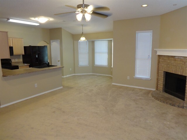 Foto del edificio - 800 Meadowlark Drive