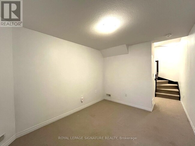 Building Photo - 5 Dodman Cres