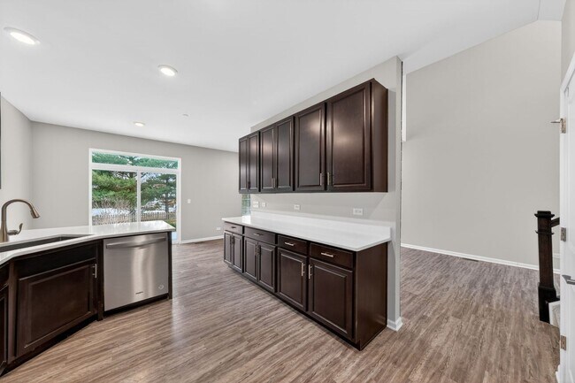 Building Photo - 1675 Kraft Ave