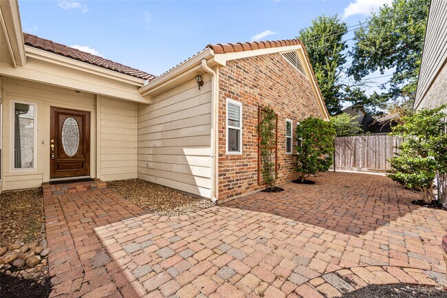 Building Photo - 14122 Langbourne Dr