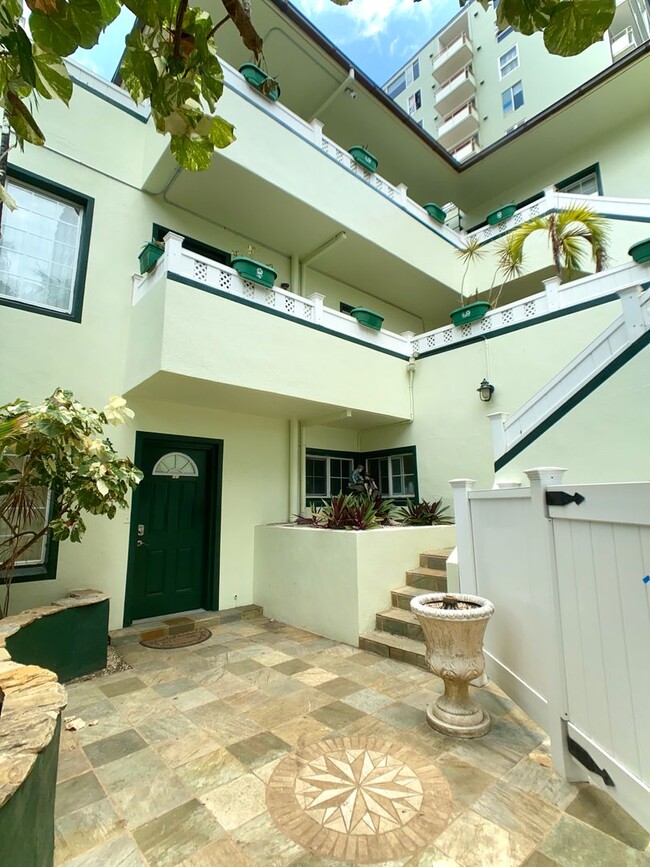 Building Photo - 2153 Ala Wai Blvd