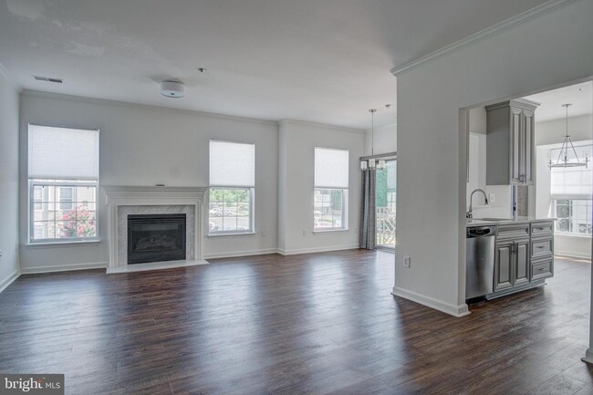 Foto del edificio - 5909 Founders Hill Dr