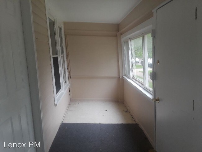 Building Photo - 2 br, 1 bath Apartment - 340 Academy