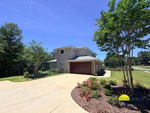 Building Photo - 5870 Saratoga Dr