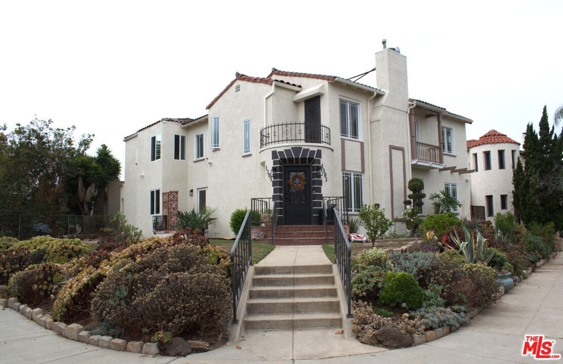 Primary Photo - 1303 S Tremaine Ave