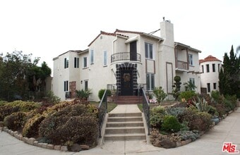 Building Photo - 1303 S Tremaine Ave