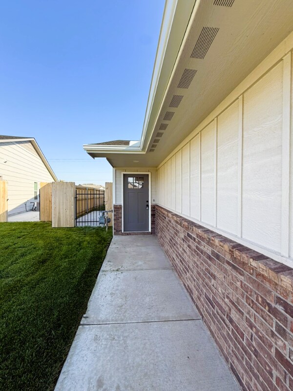Building Photo - 12824 W Cowboy St