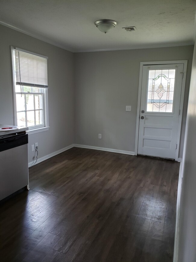 Foto del edificio - 204 Cedar Ln