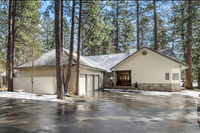 Building Photo - Gorgeous Single Level Luxury Home at Widgi...