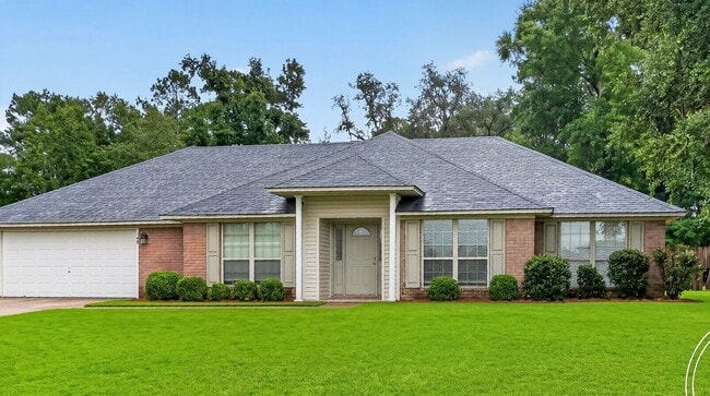 Foto del edificio - RATE DROP ALERT (was $2200/month) and MOVE-IN SPECIAL: 1st FULL MONTH'S RENT FREE*