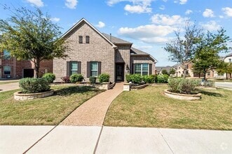 Building Photo - 2881 Redfern Dr