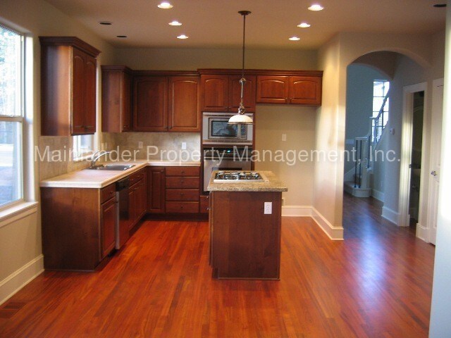 Building Photo - 13394 SW Shakespeare St